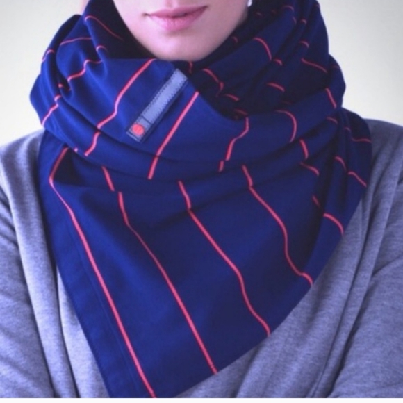 Lululemon Vinyasa wrap scarf/Snood/Nursing Coverup Blue/ Red New With Tags Gift! - Picture 1 of 9